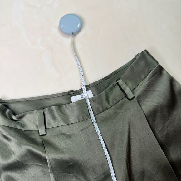 Aritzia Babaton Outgoing Satin Cargo Pants Relaxed Olive Green Women’s 8 Utility - Picture 13 of 16